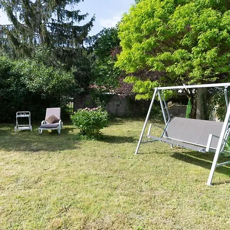 Les Pieds Dans L Herbe Holiday home