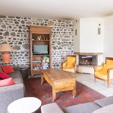 Les Pieds Dans L Herbe Holiday home Meilhaud